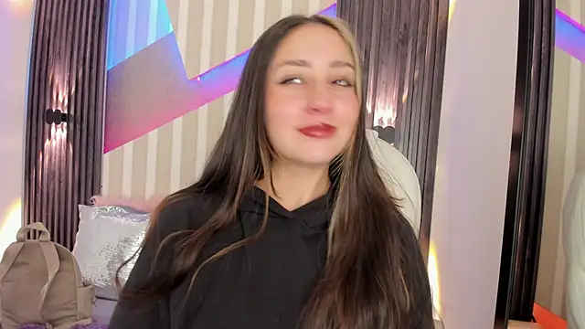 Snapshot of emily_layton chatting on October 27, 2025, 2:32 pm emily layton online show from October 27, 2025, 2:32 pm