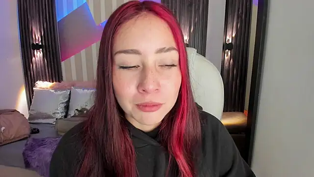 Snapshot of emily_layton chatting on November 6, 2025, 2:51 pm emily layton online show from November 6, 2025, 2:51 pm