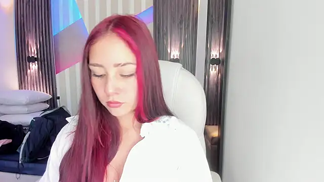 Snapshot of emily_layton chatting on November 8, 2025, 2:28 pm emily layton online show from November 8, 2025, 2:28 pm