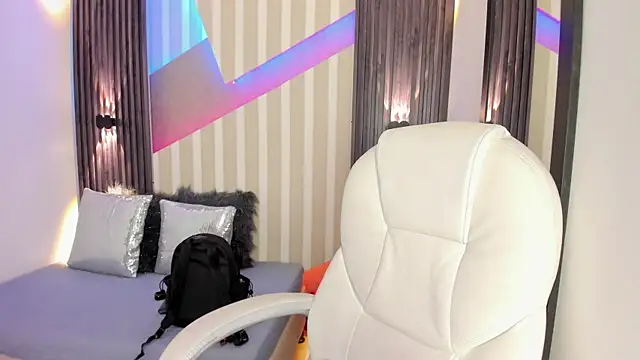 Snapshot of emily_layton chatting on November 13, 2025, 3:22 pm emily layton online show from November 13, 2025, 3:22 pm