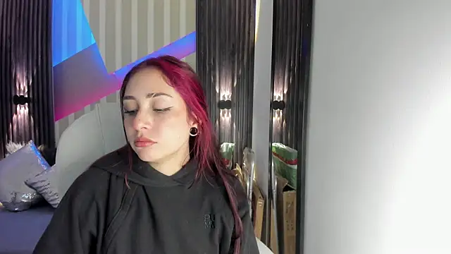 Snapshot of emily_layton chatting on November 16, 2025, 4:34 pm emily layton online show from November 16, 2025, 4:34 pm