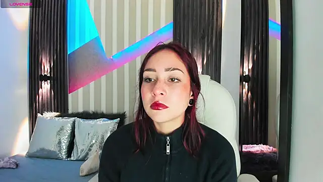 Snapshot of emily_layton chatting on December 1, 2025, 2:44 pm emily layton online show from December 1, 2025, 2:44 pm