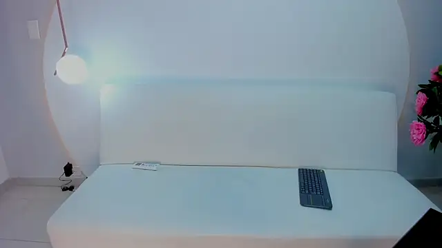 Ada Monroe10 online show from December 15, 2025, 1:26 pm