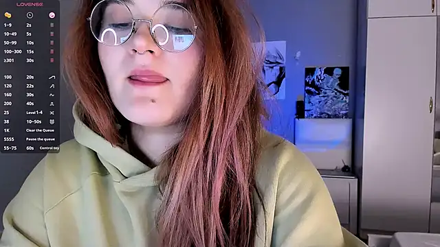 Snapshot of July_Slowdive chatting on December 3, 2024, 3:11 pm July Slowdive online show from December 3, 2024, 3:11 pm