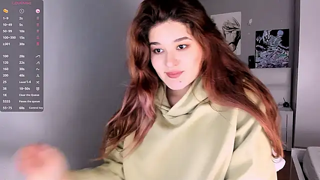 Snapshot of July_Slowdive chatting on December 6, 2024, 2:28 pm July Slowdive online show from December 6, 2024, 2:28 pm