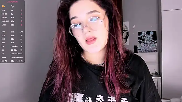 Snapshot of July_Slowdive chatting on December 24, 2024, 1:28 pm July Slowdive online show from December 24, 2024, 1:28 pm