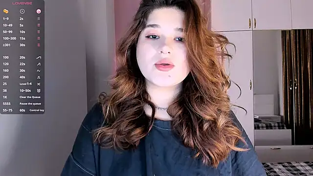 Snapshot of July_Slowdive chatting on February 7, 2025, 4:16 am July Slowdive online show from February 7, 2025, 4:16 am