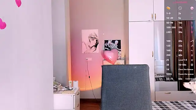 Snapshot of July_Slowdive chatting on February 11, 2025, 12:48 pm July Slowdive online show from February 11, 2025, 12:48 pm