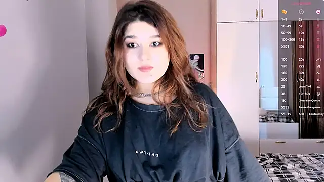 Snapshot of July_Slowdive chatting on February 12, 2025, 8:59 am July Slowdive online show from February 12, 2025, 8:59 am