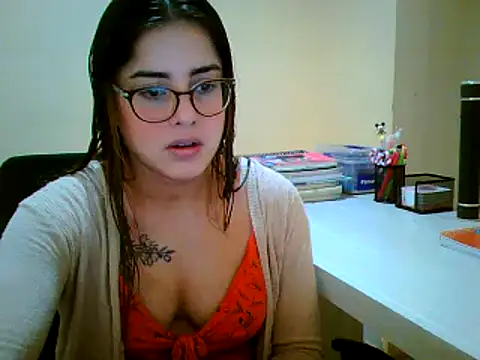 maliamiller online show from September 28, 2025, 4:23 pm