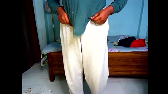 expression queen online show from February 3, 2026, 3:17 pm