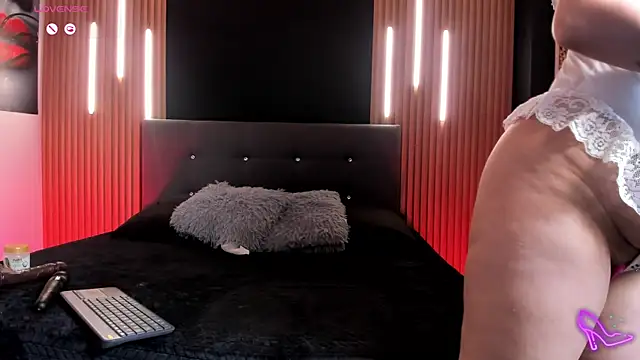 FelinaJohnson online show from April 10, 2026, 8:02 pm