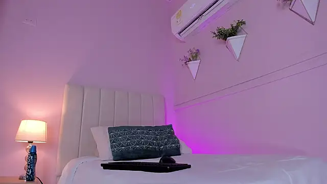  bianca 18 online show from February 13, 2025, 8:45 pm