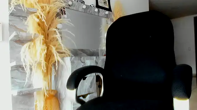 Snapshot of doll_celeste20 chatting on April 6, 2026, 11:44 am doll celeste20 online show from April 6, 2026, 11:44 am