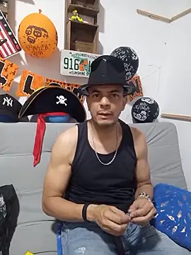 latinmartin73 online show from October 31, 2025, 12:33 am