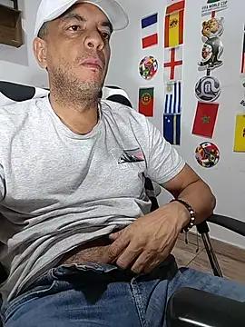 latinmartin73 online show from June 29, 2026, 4:41 am