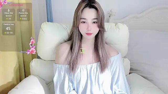 Snapshot of Caitlyn__ chatting on April 8, 2026, 1:44 pm Caitlyn online show from April 8, 2026, 1:44 pm