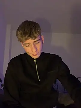 Snapshot of MiguelRausch chatting on February 26, 2025, 5:50 pm MiguelRausch online show from February 26, 2025, 5:50 pm