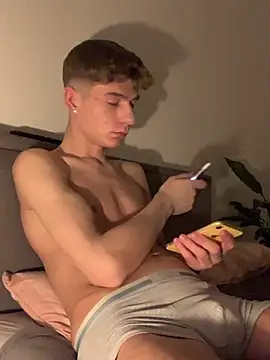 Snapshot of MiguelRausch chatting on February 28, 2025, 8:50 pm MiguelRausch online show from February 28, 2025, 8:50 pm