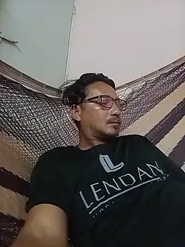 Andresguz35 online show from October 30, 2025, 3:41 am