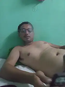 Andresguz35 online show from November 18, 2025, 2:50 am