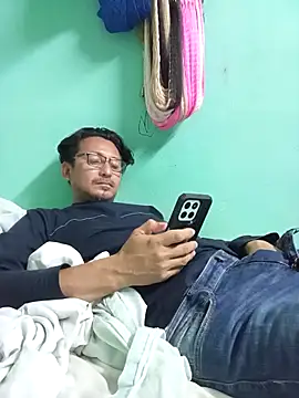 Andresguz35 online show from February 2, 2026, 3:27 am