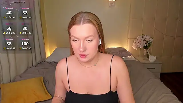 Snapshot of Emma__Leee chatting on January 25, 2025, 4:13 am Emma Leee online show from January 25, 2025, 4:13 am