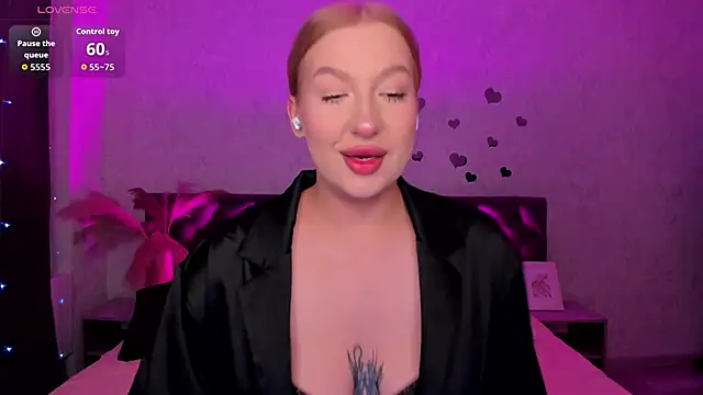 Snapshot of Emma__Leee chatting on October 4, 2025, 12:41 am Emma Leee online show from October 4, 2025, 12:41 am