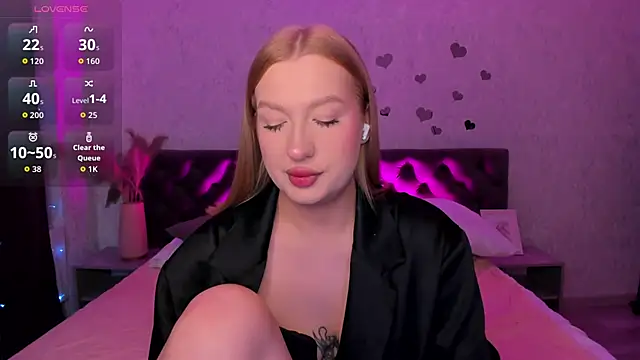 Snapshot of Emma__Leee chatting on October 6, 2025, 11:46 pm Emma Leee online show from October 6, 2025, 11:46 pm