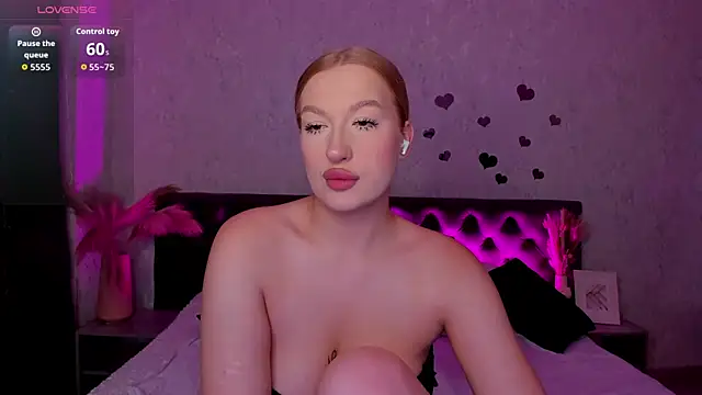 Snapshot of Emma__Leee chatting on October 9, 2025, 12:08 am Emma Leee online show from October 9, 2025, 12:08 am