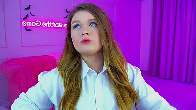 CrystalLyons online show from October 24, 2025, 11:06 am