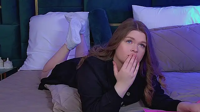 CrystalLyons online show from March 22, 2026, 6:28 am