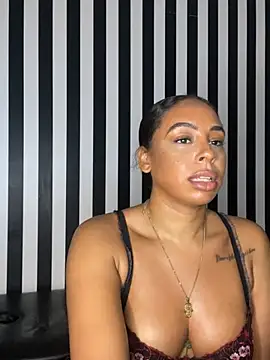 Snapshot of bigbootyjayda chatting on December 18, 2024, 10:35 pm bigbootyjayda online show from December 18, 2024, 10:35 pm