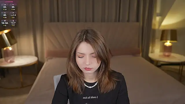 Michelle 054 online show from November 27, 2025, 4:47 am