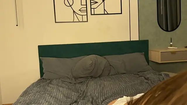 aryamirelle online show from February 15, 2026, 11:23 pm