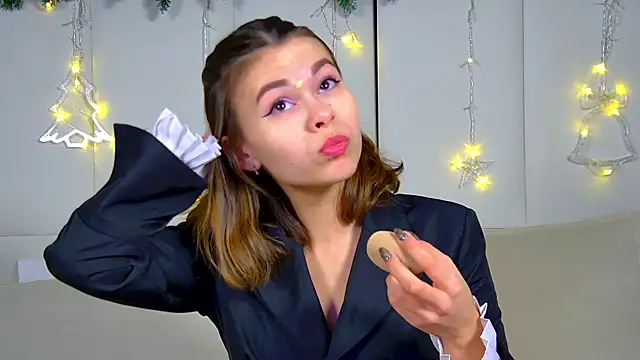 PollyLanders online show from December 17, 2024, 6:42 pm