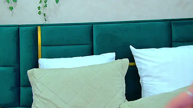 PollyLanders online show from January 20, 2025, 2:11 am