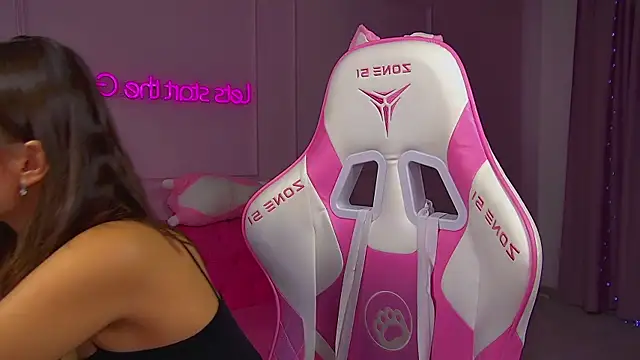 PollyLanders online show from March 21, 2026, 8:19 am