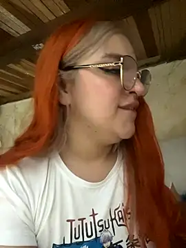 Snapshot of SophiaWeestt99 chatting on October 29, 2025, 3:42 am SophiaWeestt99 online show from October 29, 2025, 3:42 am