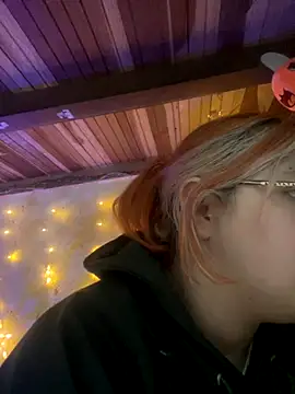 Snapshot of SophiaWeestt99 chatting on November 20, 2025, 3:07 am SophiaWeestt99 online show from November 20, 2025, 3:07 am