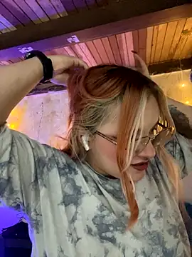 Snapshot of SophiaWeestt99 chatting on November 26, 2025, 2:45 am SophiaWeestt99 online show from November 26, 2025, 2:45 am