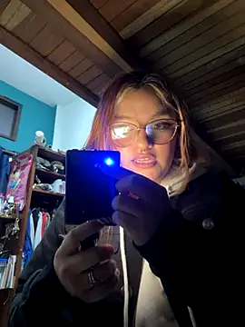 Snapshot of SophiaWeestt99 chatting on December 4, 2025, 4:11 am SophiaWeestt99 online show from December 4, 2025, 4:11 am