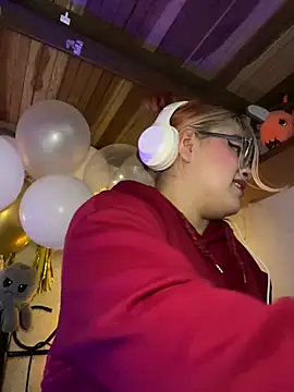 SophiaWeestt99 online show from April 2, 2026, 6:55 am