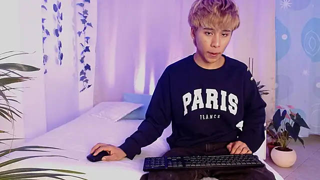 Snapshot of Tommyfoxboy chatting on January 9, 2025, 3:55 pm Tommyfoxboy online show from January 9, 2025, 3:55 pm