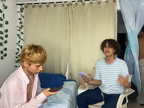 Snapshot of Tommyfoxboy chatting on January 15, 2025, 9:30 pm Tommyfoxboy online show from January 15, 2025, 9:30 pm