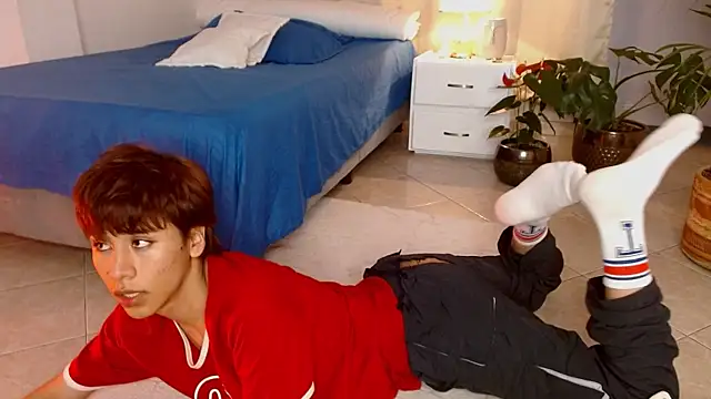 Snapshot of Tommyfoxboy chatting on February 3, 2025, 2:13 pm Tommyfoxboy online show from February 3, 2025, 2:13 pm