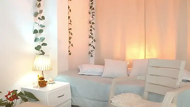 Snapshot of Tommyfoxboy chatting on March 8, 2025, 1:25 pm Tommyfoxboy online show from March 8, 2025, 1:25 pm