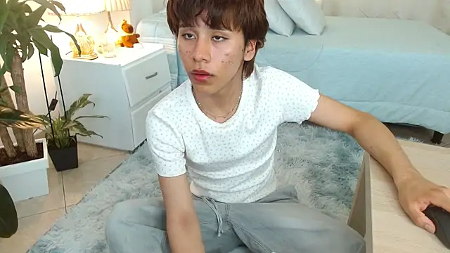 Snapshot of Tommyfoxboy chatting on March 13, 2025, 4:23 pm Tommyfoxboy online show from March 13, 2025, 4:23 pm