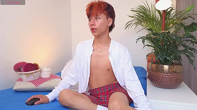 Snapshot of Tommyfoxboy chatting on November 14, 2025, 1:10 pm Tommyfoxboy online show from November 14, 2025, 1:10 pm