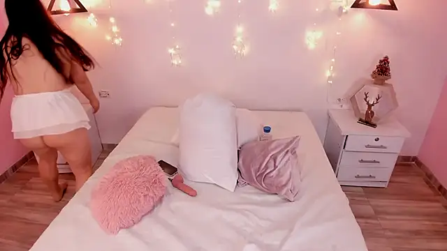 Snapshot of Katta_Gil chatting on December 2, 2025, 1:39 pm Katta Gil online show from December 2, 2025, 1:39 pm